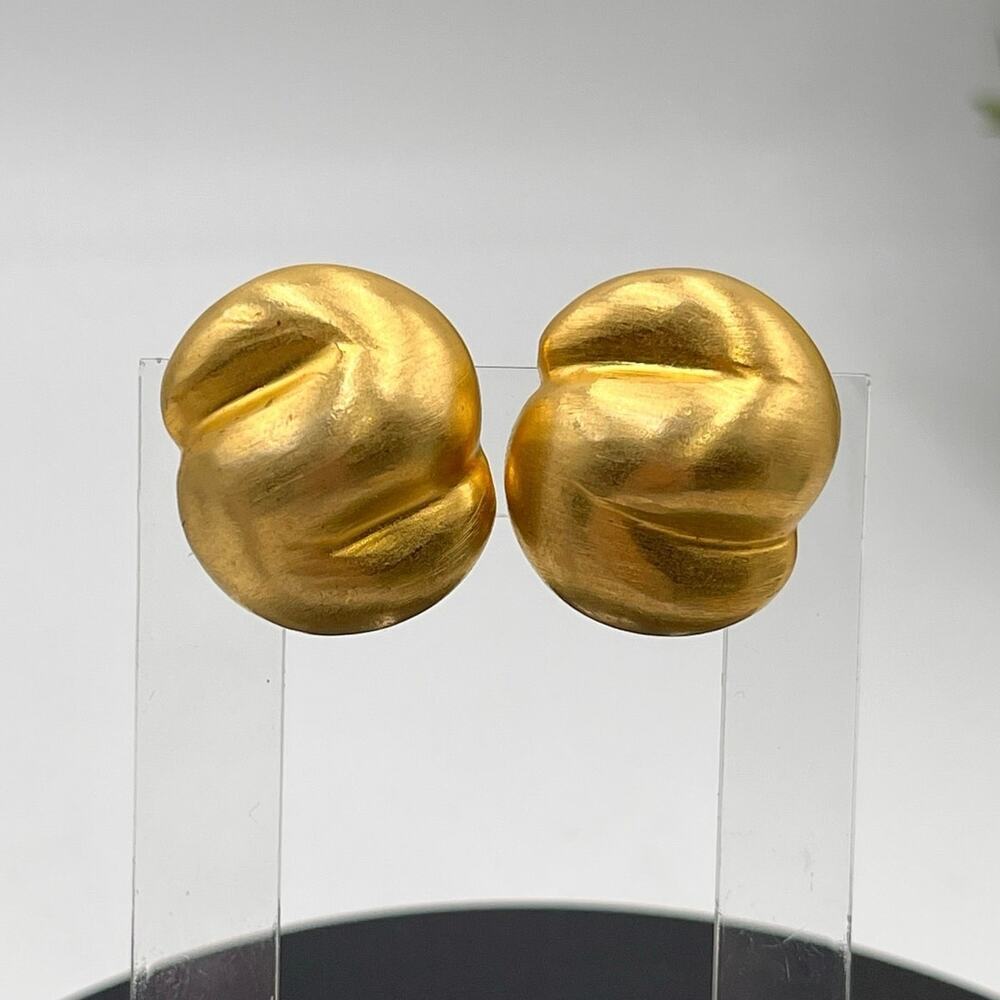 Les Bernard gold tone puffy‎ clip earrings